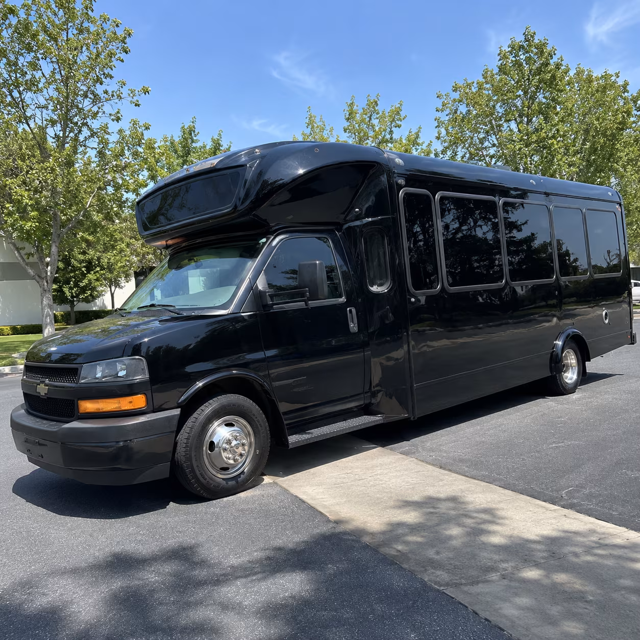 manassas 15 passenger party bus