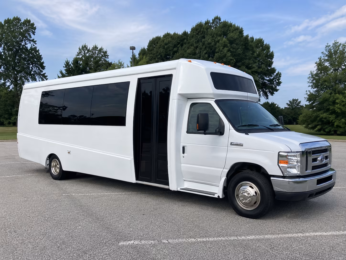 manassas 18 passenger party bus