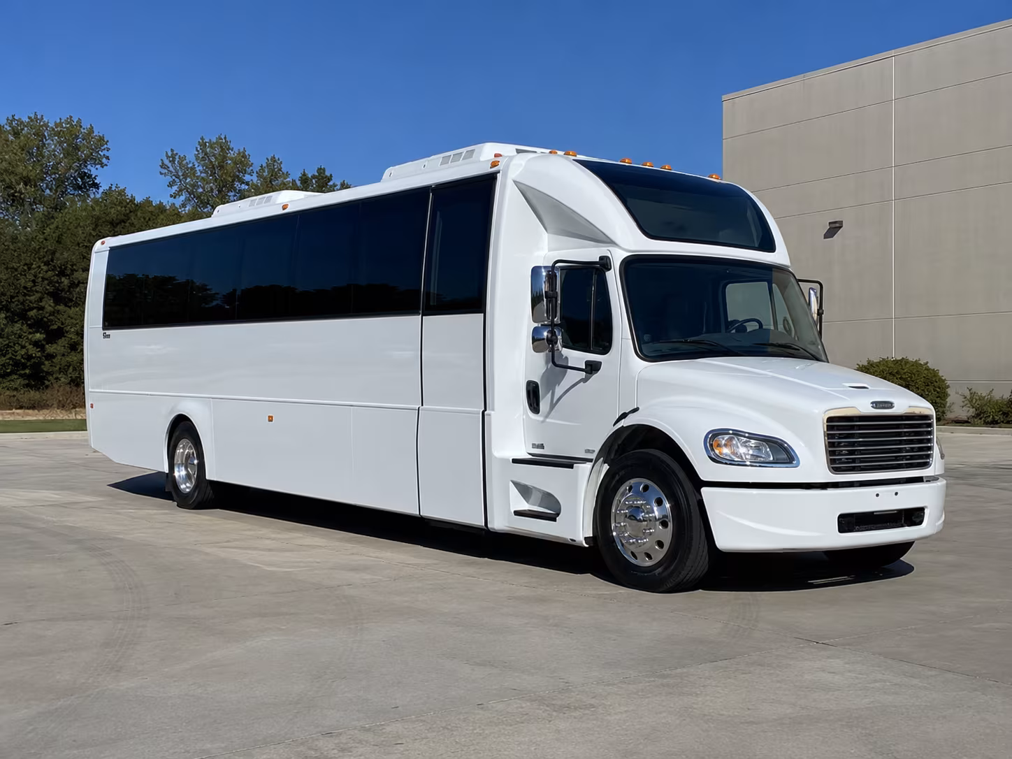 manassas 28 passenger party bus